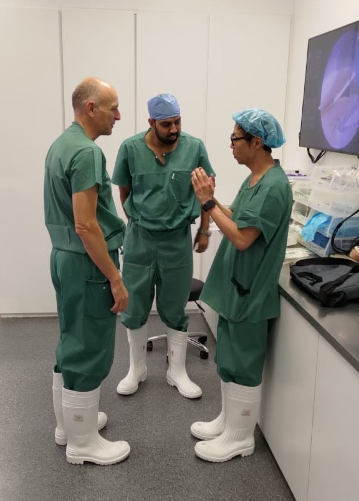 Dr. Rahul Upadhyay in discussion at the Singapore Arthrex ankle lab